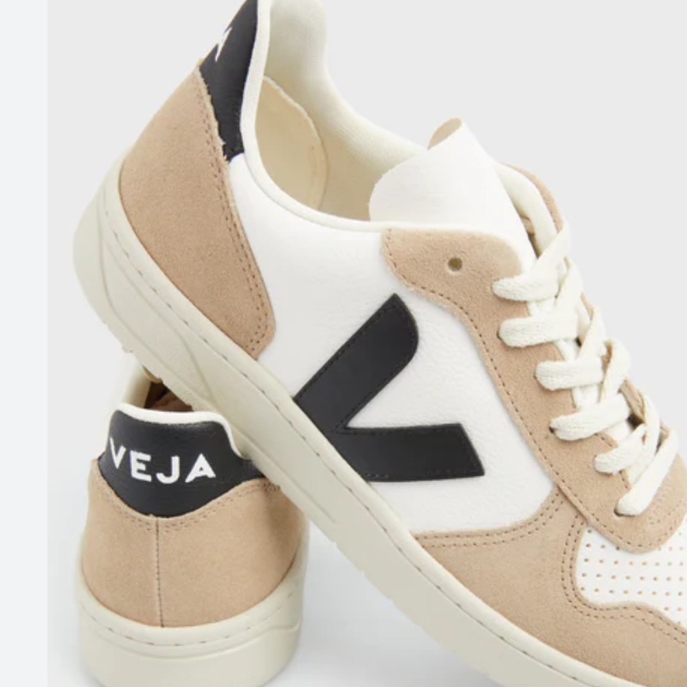 VEJA
'V-1O CHROMEFREE LEATHER' SNEAKERS
$199 O-EXTRA WHITE BLACK SAHARA men 7 👟 - Picture 2 of 16
